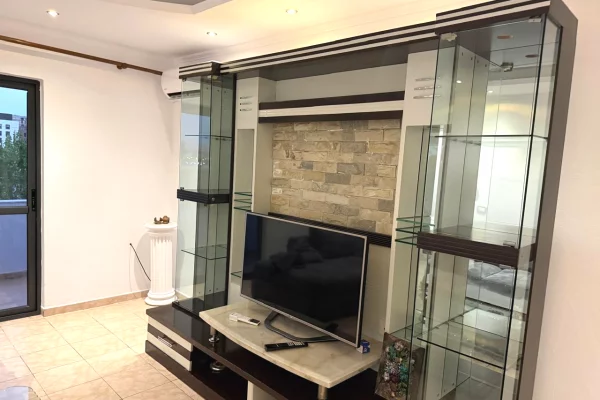 Shtepi me qera Apartament ne Tirane, 2+1, Mobilimi E mobiluar, Pagesa 50,000  Leke.