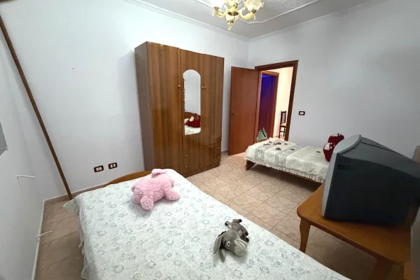 Shtepi me qera Apartament ne Tirane, 2+1, Mobilimi E mobiluar, Pagesa 50,000  Leke.