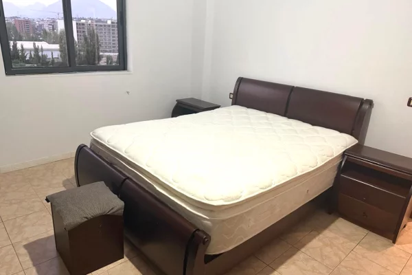 Shtepi me qera Apartament ne Tirane, 2+1, Mobilimi E mobiluar, Pagesa 50,000  Leke.