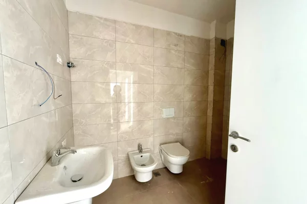Shtepi me qera Apartament ne Tirane, 2+1, Mobilimi E mobiluar, Pagesa 13,500,000  Leke.