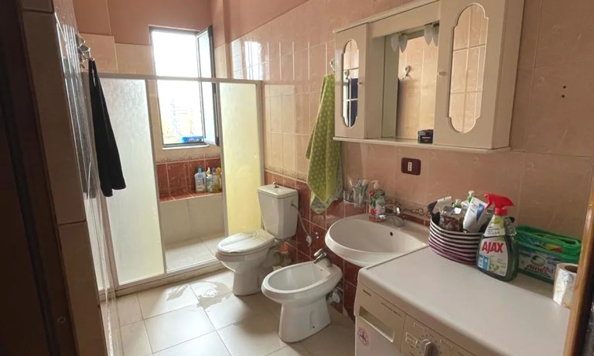 Shtepi me qera Apartament ne Tirane, 2+1, Mobilimi E mobiluar, Pagesa 55,000  Leke.