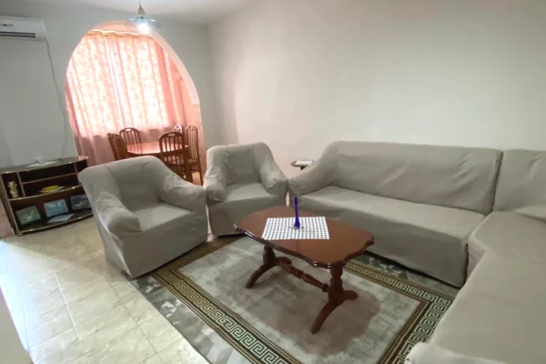 Jepet me qera apartament 2+1 te Rruga e Elbasanit.
