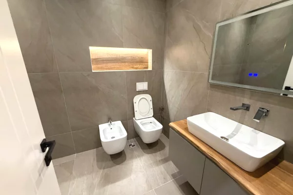 Shtepi me qera Apartament ne Tirane, 2+1, Mobilimi E mobiluar, Pagesa 1,500  Euro.