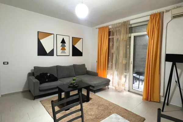 Shtepi me qera Apartament ne Tirane, 1+1, Mobilimi E mobiluar, Pagesa 50,000  Leke.