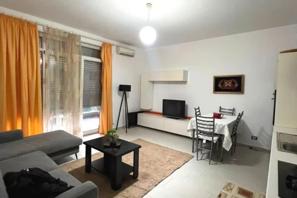 Jepet me qera apartament 1+1+ballkon,  rruga selite e vjeter 