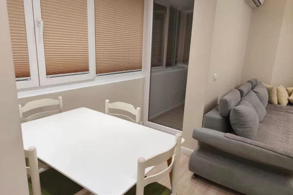 Jepet me qera apartament 1+1 te ish-fusha e aviacionit