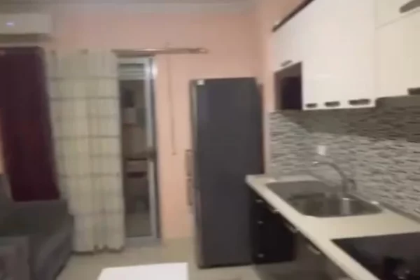 Apartament 1+1 per qera ne Kombinat 