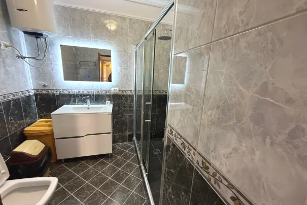 House for Rent Apartment in Tirana, 2+1, Furniture Furnished, Payment 80,000  Leke.