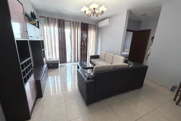 Jepet me qera apartament 2+1 te ish-fusha e aviacionit.