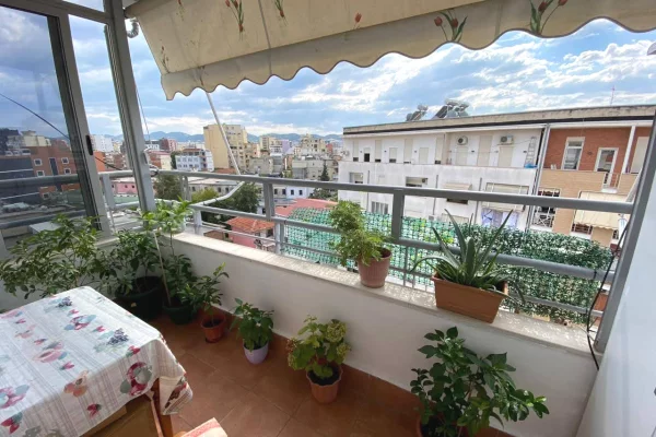 Shtepi me qera Apartament ne Tirane, 2+1, Mobilimi E mobiluar, Pagesa 70,000  Leke.