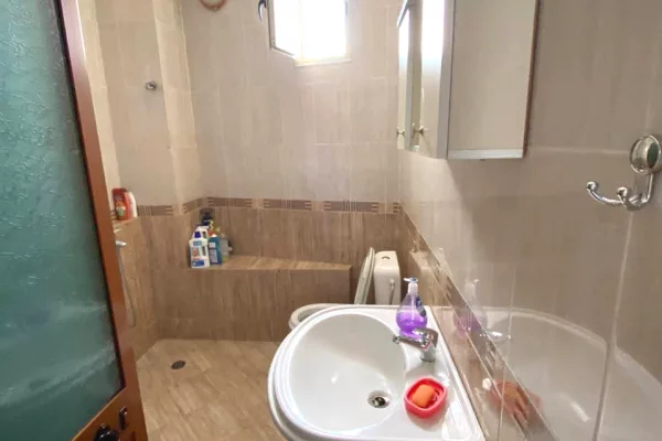 Shtepi me qera Apartament ne Tirane, 2+1, Mobilimi E mobiluar, Pagesa 70,000  Leke.