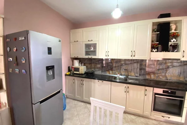 Shtepi me qera Apartament ne Tirane, 2+1, Mobilimi E mobiluar, Pagesa 70,000  Leke.