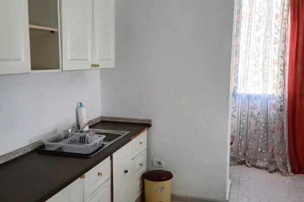 Shtepi me qera Apartament ne Tirane, 1+1, Mobilimi E mobiluar, Pagesa 50,000  Leke.