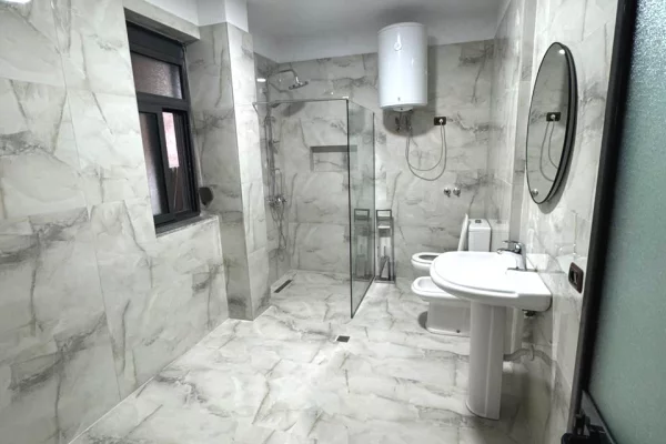 Shtepi me qera Apartament ne Tirane, 2+1, Mobilimi E mobiluar, Pagesa 50,000  Leke.