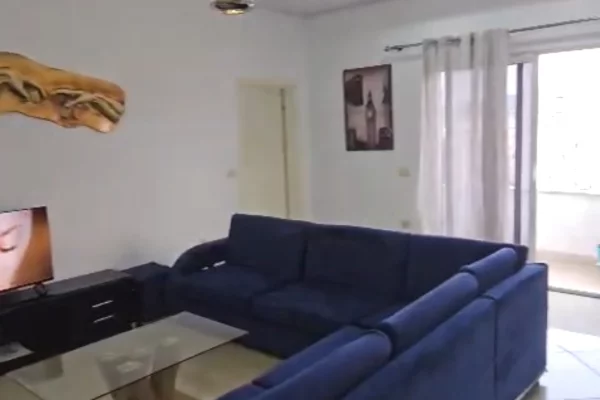 Shtepi me qera Penthose(kati i fundit panoramik) ne Tirane, 1+1, Mobilimi E mobiluar, Pagesa 700  Euro.