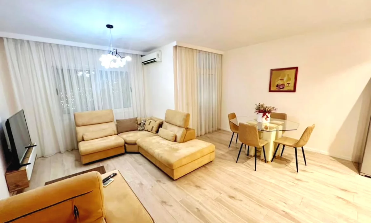 House for Sale Apartment in Tirana, 2+1, Furniture Furnished, Payment 272,000  Euro.