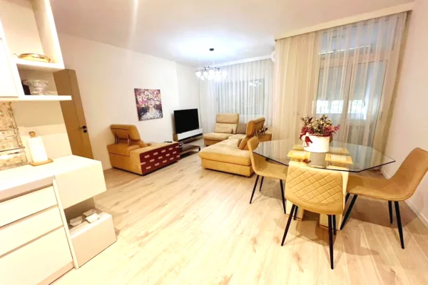 House for Sale Apartment in Tirana, 2+1, Furniture Furnished, Payment 272,000  Euro.
