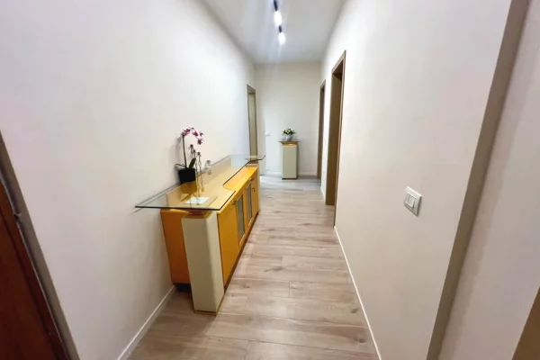 House for Sale Apartment in Tirana, 2+1, Furniture Furnished, Payment 272,000  Euro.