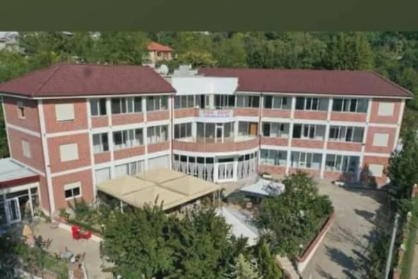 Business Property for Rent 5+1 in Tirana - 5,000,000 Leke
