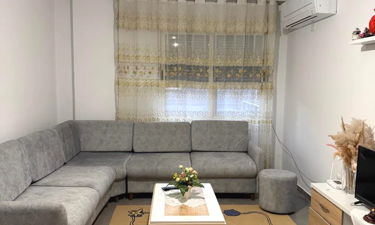 Shtepi ne shitje Apartament ne Tirane, 2+1, Mobilimi E mobiluar, Pagesa 14,000,000  Leke.