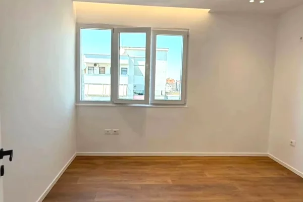 Shtepi ne shitje Apartament ne Tirane, 1+1, Mobilimi Bosh, pa mobiluar, Pagesa 14,500,000  Leke.