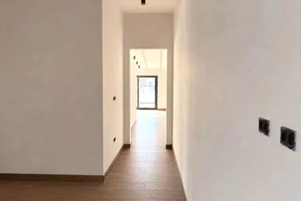 Shtepi ne shitje Apartament ne Tirane, 1+1, Mobilimi Bosh, pa mobiluar, Pagesa 14,500,000  Leke.