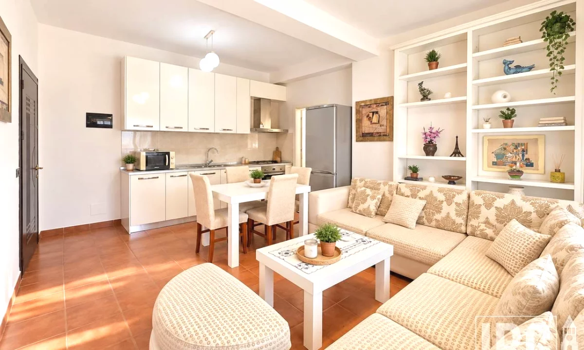 Shtepi ne shitje Apartament ne Tirane, 2+1, Mobilimi E mobiluar, Pagesa 179,000  Euro.