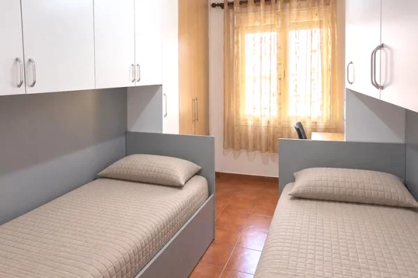 Shtepi ne shitje Apartament ne Tirane, 2+1, Mobilimi E mobiluar, Pagesa 179,000  Euro.