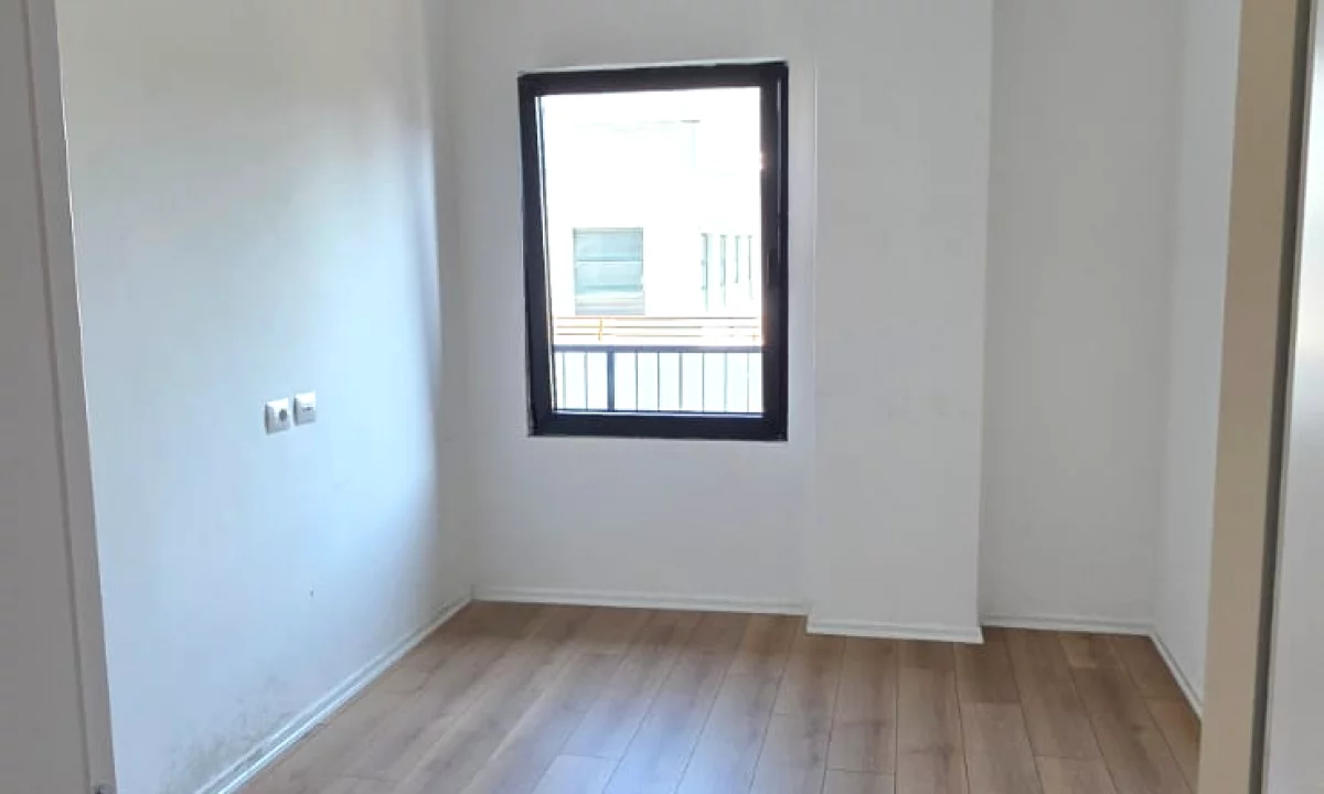 Jepet Zyre+Post Parkimi me qira tek Rruga e Barrikadave