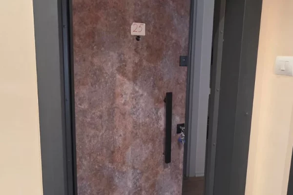 Jepet Zyre+Post Parkimi me qira tek Rruga e Barrikadave