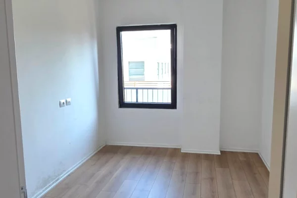 Ambient biznesi me qera 3+1 ne Tirane - 120,000 Leke