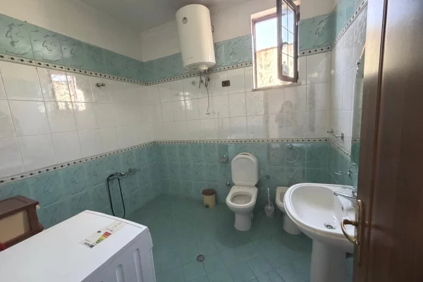 Shtepi me qera Apartament ne Tirane, 2+1, Mobilimi E mobiluar, Pagesa 60,000  Leke.