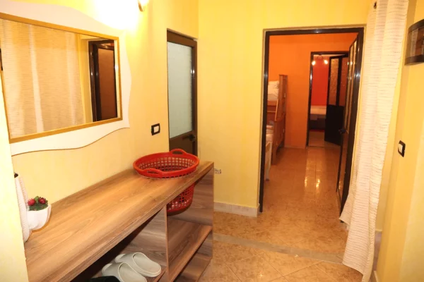 Shtepi me qera Apartament ne Tirane, 2+1, Mobilimi E mobiluar, Pagesa 70,000  Leke.