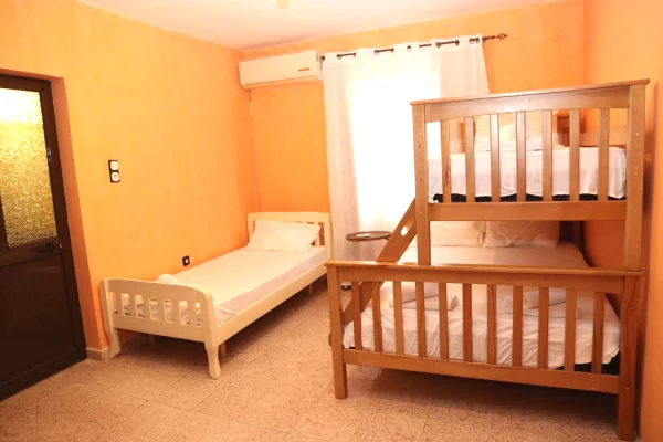 Shtepi me qera Apartament ne Tirane, 2+1, Mobilimi E mobiluar, Pagesa 70,000  Leke.