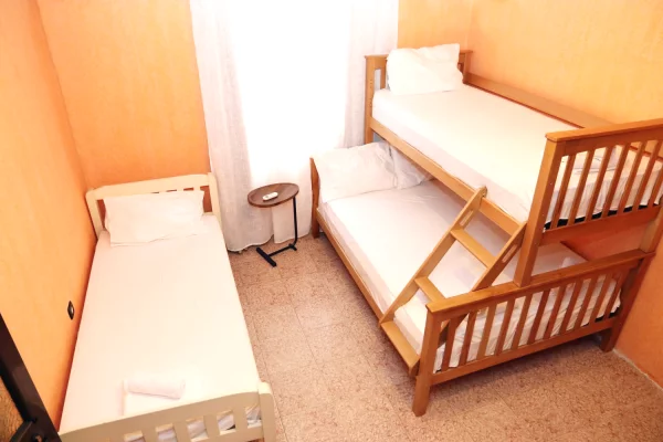 Shtepi me qera Apartament ne Tirane, 2+1, Mobilimi E mobiluar, Pagesa 70,000  Leke.