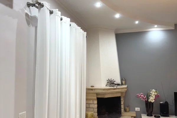 Shtepi me qera Apartament ne Tirane, 3+1, Mobilimi E mobiluar, Pagesa 650  Euro.