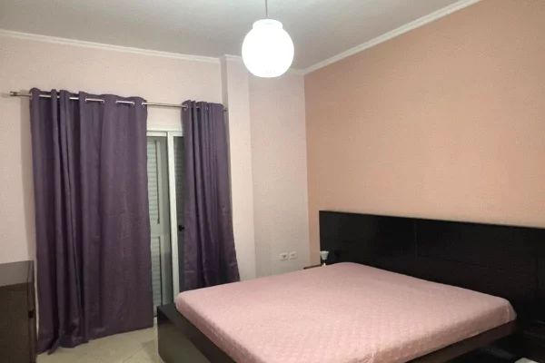 Shtepi me qera Apartament ne Tirane, 3+1, Mobilimi E mobiluar, Pagesa 650  Euro.