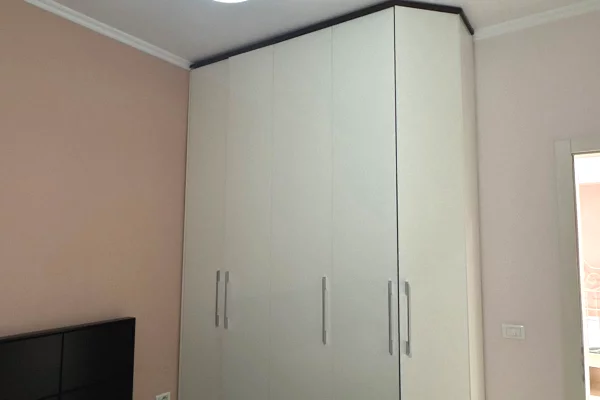 Shtepi me qera Apartament ne Tirane, 3+1, Mobilimi E mobiluar, Pagesa 650  Euro.