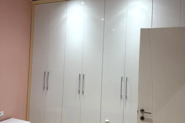 Shtepi me qera Apartament ne Tirane, 3+1, Mobilimi E mobiluar, Pagesa 650  Euro.