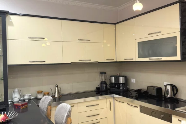 JEPET ME QIRA – APARTAMENT 3+1+2 TEK VILAT GJERMANE