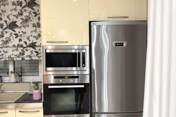 Shtepi me qera Apartament ne Tirane, 3+1, Mobilimi E mobiluar, Pagesa 650  Euro.