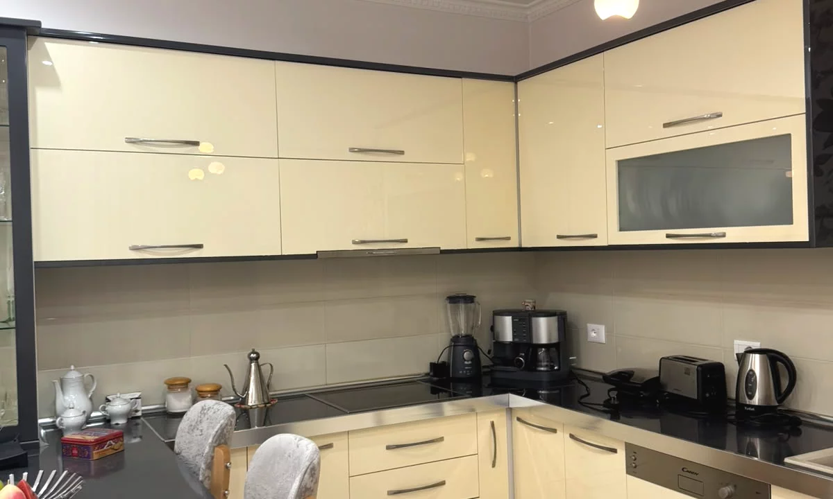 Shtepi me qera Apartament ne Tirane, 3+1, Mobilimi E mobiluar, Pagesa 650  Euro.