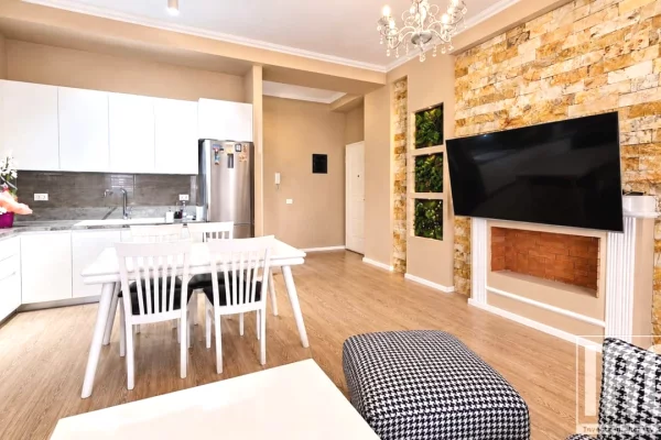 Shtepi ne shitje Apartament ne Tirane, 2+1, Mobilimi E mobiluar, Pagesa 332,000  Euro.