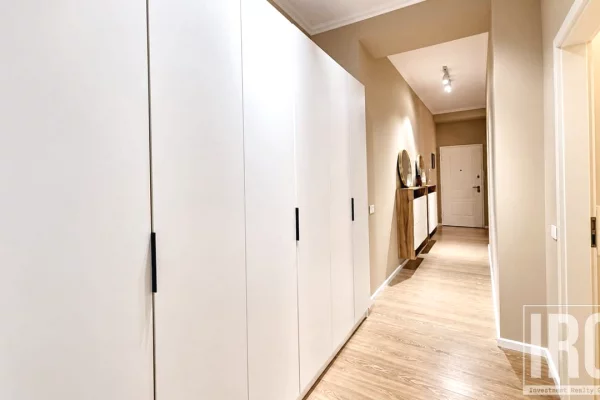 Shtepi ne shitje Apartament ne Tirane, 2+1, Mobilimi E mobiluar, Pagesa 332,000  Euro.
