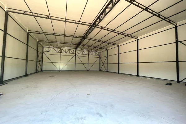 Ambient biznesi me qera 4+1 ne Tirane - 150,000 Leke