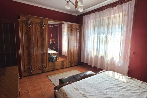Shtepi me qera Apartament ne Tirane, 2+1, Mobilimi E mobiluar, Pagesa 17,000,000  Leke.