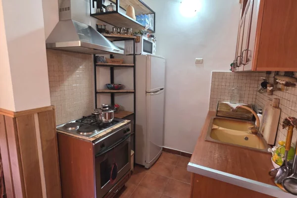 Shtepi me qera Apartament ne Tirane, 2+1, Mobilimi E mobiluar, Pagesa 17,000,000  Leke.