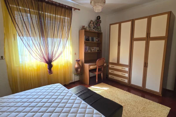 Shtepi me qera Apartament ne Tirane, 2+1, Mobilimi E mobiluar, Pagesa 17,000,000  Leke.