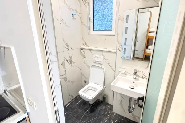 Shtepi me qera Apartament ne Tirane, Garsoniere, Mobilimi E mobiluar, Pagesa 40,000  Leke.