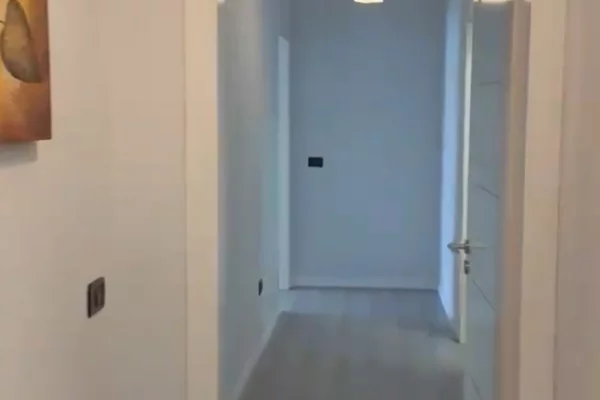 Shtepi me qera Apartament ne Tirane, 3+1, Mobilimi E mobiluar, Pagesa 1,200  Euro.